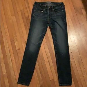 Size 6 AMERICAN EAGLE WOMEN’s SKINNY JEANS